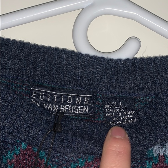 Vintage Looking Sweatshirt from Urban Outfitters - Picture 3 of 4